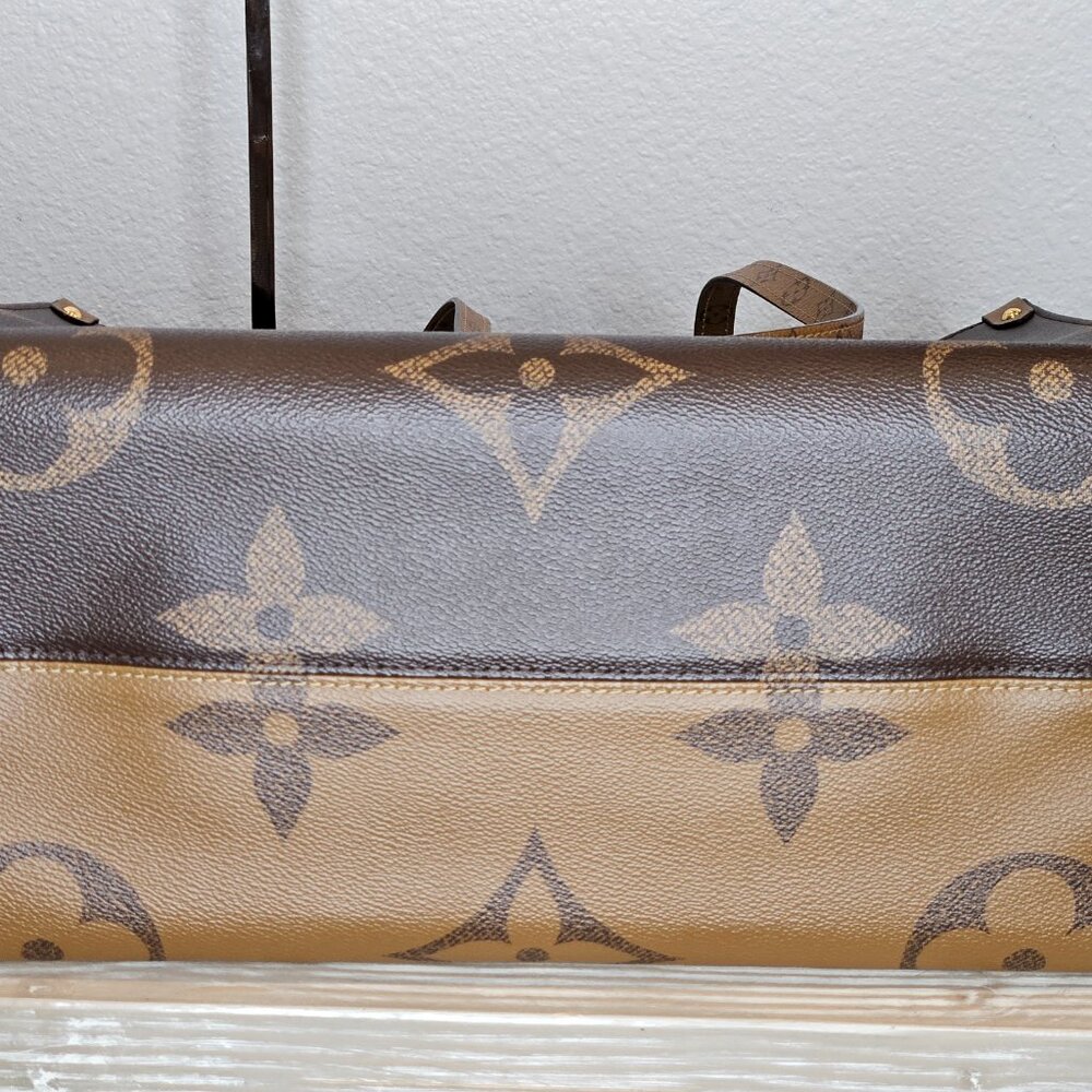 Louis Vuitton On The Go Giant Reverse GM - Picture 5 of 13